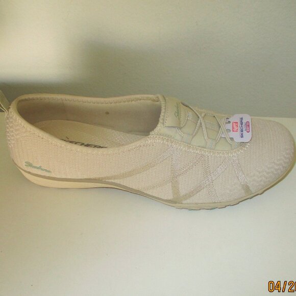 Skechers Relaxed Fit Memory Foam Womens Natural Textile Fashion Sneaker NWT- 11M - Picture 3 of 9
